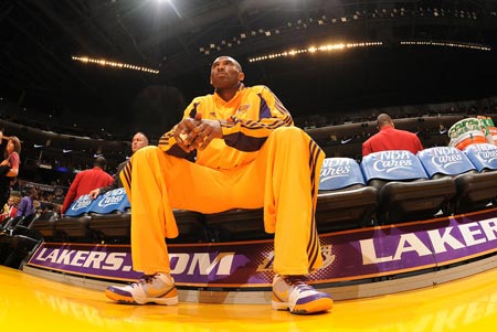 33亿美元 33亿美元