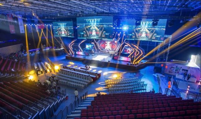 队内的中流 队内的中流